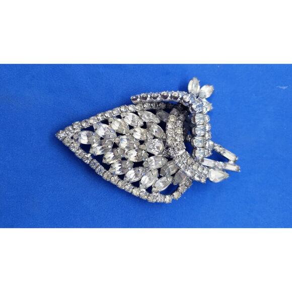 Vintage RARE Kramer NY Leaf Brooch Rhinestone Huge Layered Ribbons Signed - Picture 1 of 13